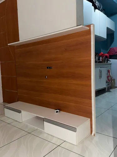 Painel de tv suspenso