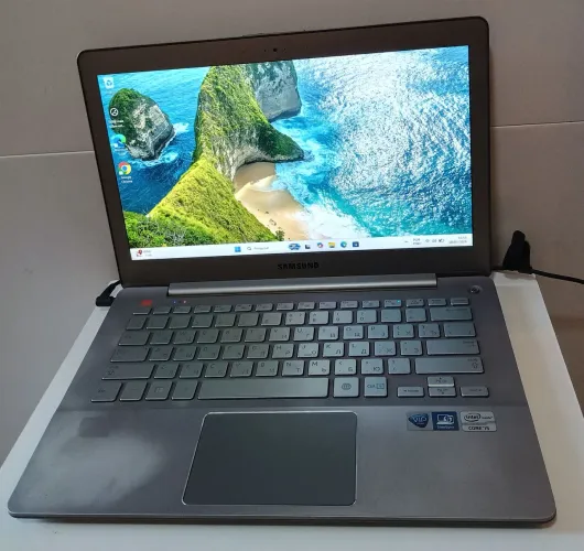 Notebook Samsung slim Core i5 8GB de RAM 128GB SSD Bateria Boa