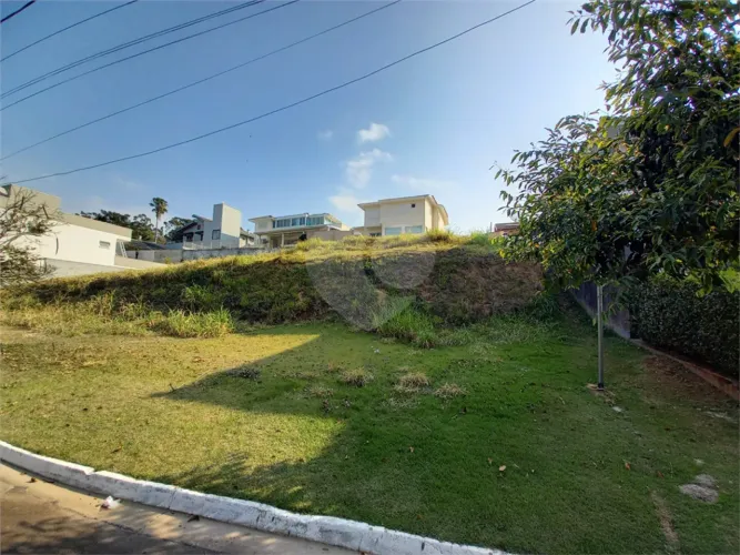 Terreno a venda em condominio em Louveira
