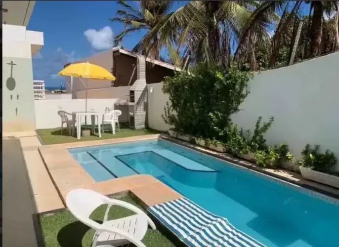 Sobrado de 156m², 4 suites, piscina, 3 vagas de garagem em condominio fechado