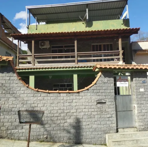 Duas casas no Ano Bom 750.000,00