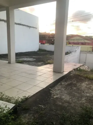 Oportunidade na Av. Beberibe: Ponto Estratégico para Gastronomia com Amplo Terraço!