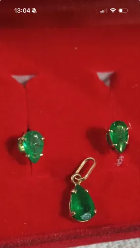 Pingente + brinco de esmeralda no ouro 18k