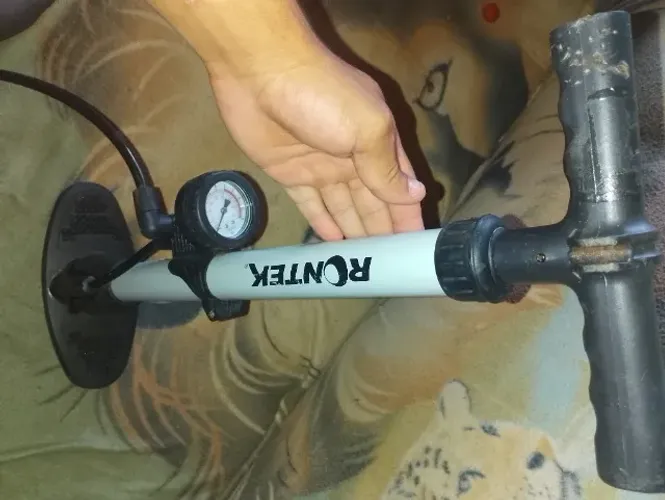 Vendo uma bomba de encher pinel