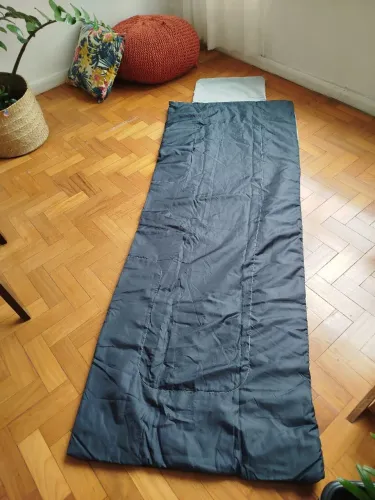 saco de dormir térmico Quechua<br>R$ 150,00