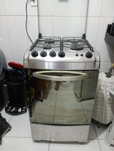 Fogão Electrolux funcionando perfeitamente.