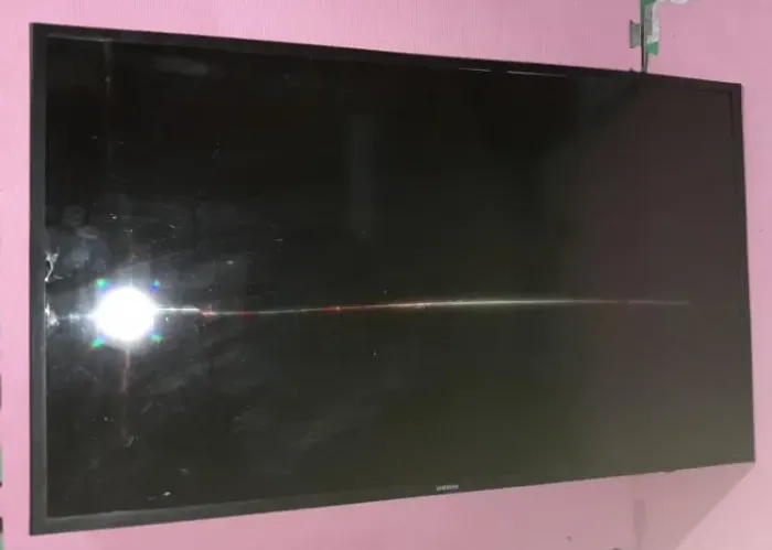 Smart TV Samsung 43 Polegadas - UN43T5300AG (Tela Quebrada / Leia O Anúncio)