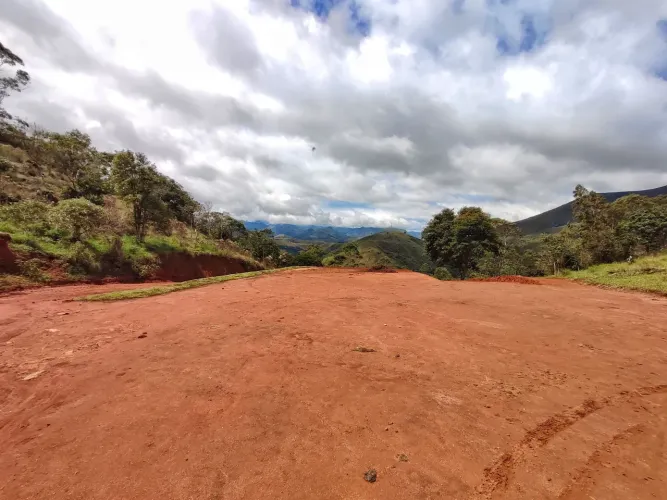 Terreno em condomínio em Itaipava, próximo ao Castelo