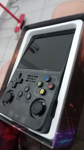 Console R36s Novo usando 3 vezes somente só foi testado