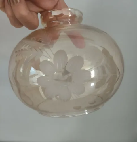 Quatro cúpulas bola de vidro âmbar lapidado com uma borda de9 cm e outra 5,5 cm.