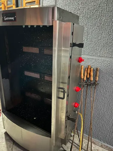 Assador Rotativo Vertical Gastromaq ARV 130 - Máquina de Assar Frango e Carnes