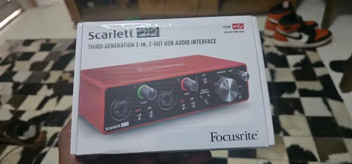 Placa de audio Scarlett 2i2 3 geração lacrada  modelo acima da scarlett solo