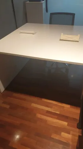 Mesa de Escritório 241x120x74 - Branca - Ótimo Estado (Com Tomadas Embutidas)