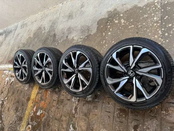 Rodas 18 originais do Civic SI 20. Liga leve. Original de fábrica. Pneus 225/45/18.