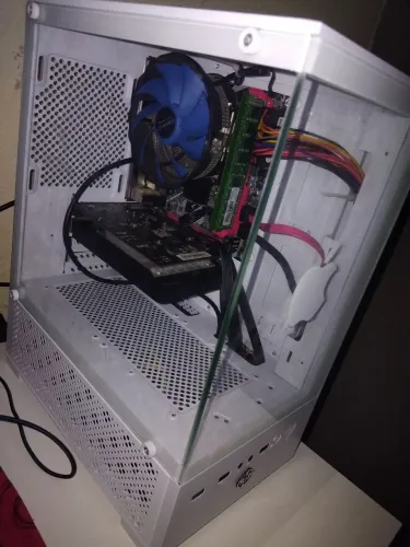 PC Gamer Completo GTX 750 4GB + i3 + 8GB + HD 2TB + Monitor LG 22" + Kit Gamer