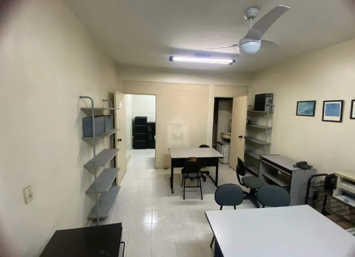 Lívia Machado Imóveis aluga sala comercial no Centro de Vitória - 32,65 m²