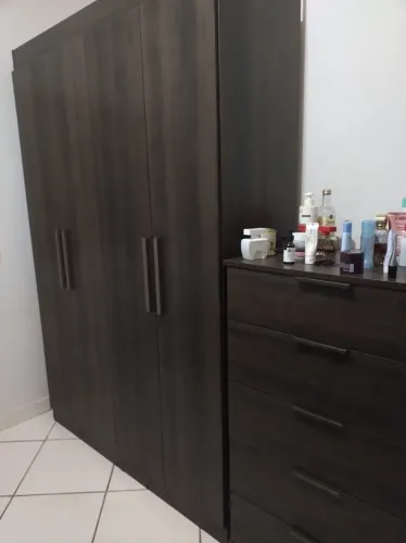 Guarda-roupa e cômoda 