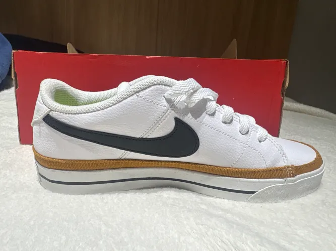 Tênis WMNS NIKE COURT LEGACY NN