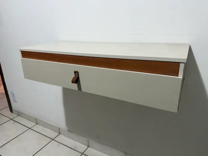 Penteadeira gaveta suspensa