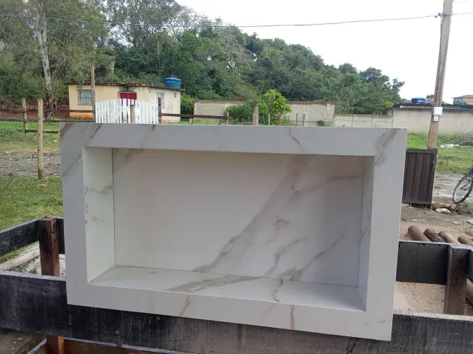 Nicho para banheiro em porcelanato polido 60x31