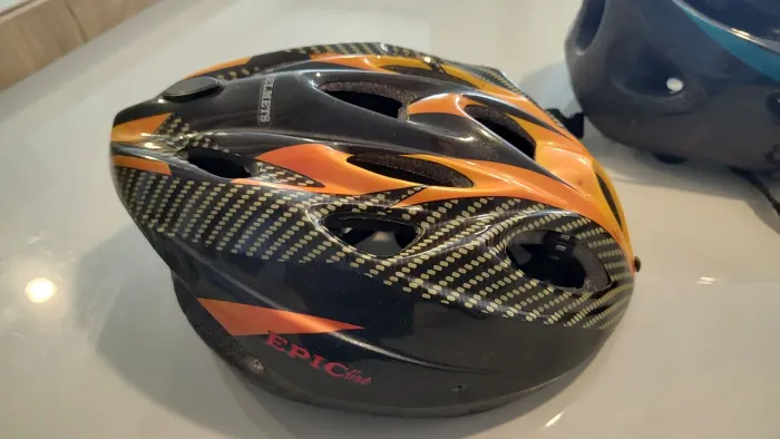 Vendo 3 capacetes bike. Só até sábado!