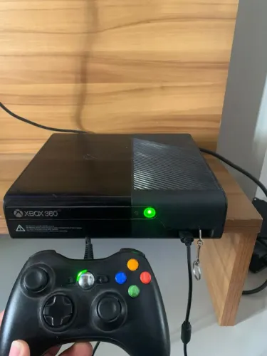 Vendo Xbox 360 desbloqueado, com 3 jogos!