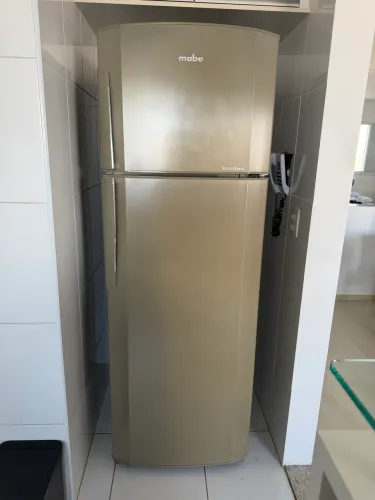 Geladeira Mabe Frost Free 2 Portas - Cor Champagne/Inox