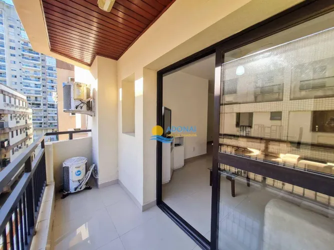 Apartamento próximo à praia com sacada  Tombo  Guarujá