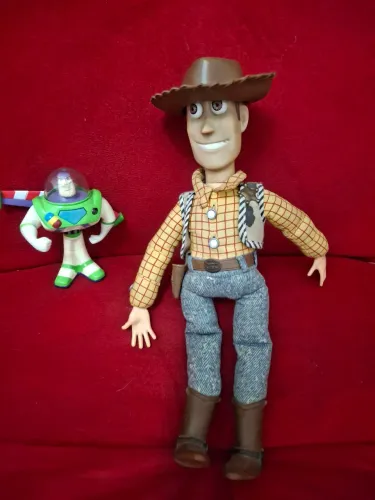 Boneco yudi e buzz
