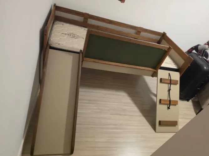 Cama solteiro com escorregador
