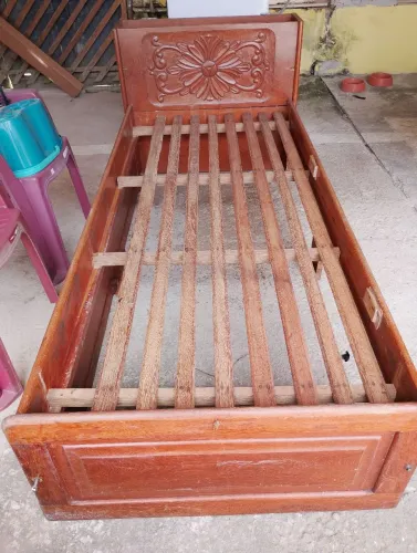 Cama de solteiro de Madeira de lei