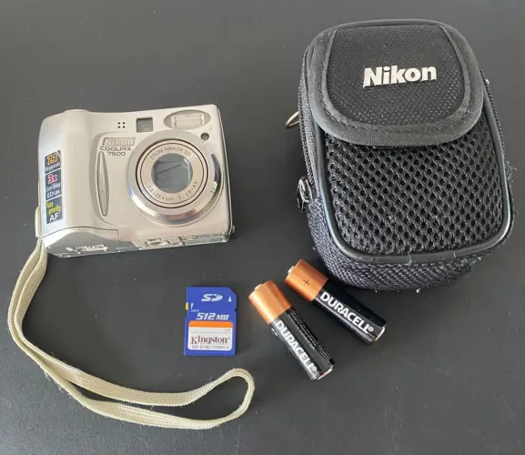 Câmera Digital Nikon Coolpix 7600