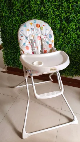 Cadeira de alimentação infantil