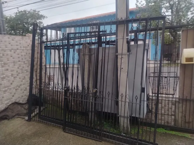 5 metros de grade com portao de correr e portao auxiliar