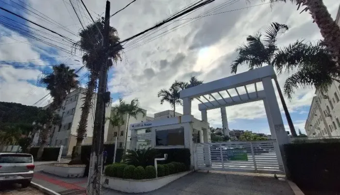 A/ Apartamento com 02 dormitórios no bairro Roçado em São José