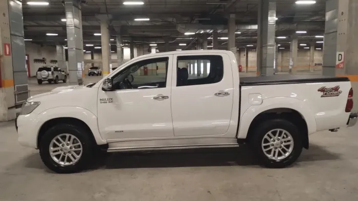 Toyota Hilux CD SRV D4-d 4X4 3.0 TDI Diesel AUT 2014
