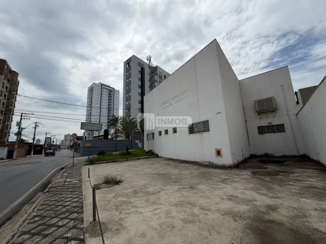 Loja Comercial no Centro de Taubaté, 1000m² para Locação