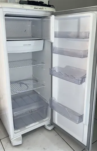 Vende se Geladeira