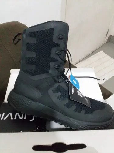 Bota INVICTUS