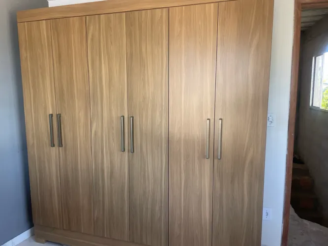 Guarda roupa solteiro está montado n desmonto nem entrego 