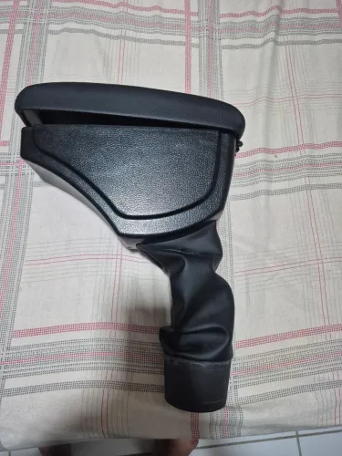 ENCOSTO DE BRAÇO PRETO.