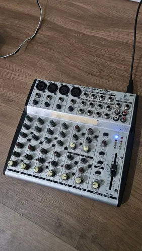 Mesa de som Behringer UB1202 + FONTE NOVA