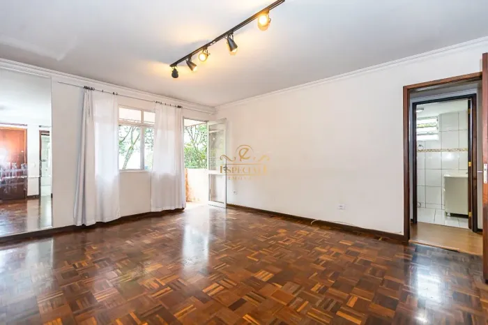 Apartamento de 2 quartos semi mobiliado no Bacacheri