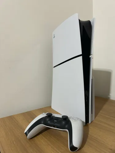 PS5 slim - versão com leitor de disco físico
