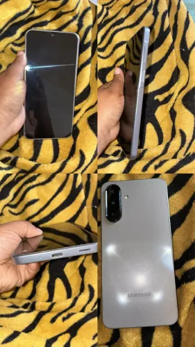 Vendo um Samsung Galaxy A17 não tem um mês de uso em ótimos estado sem arranhões o