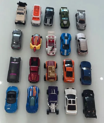 20 carrinhos hotweels