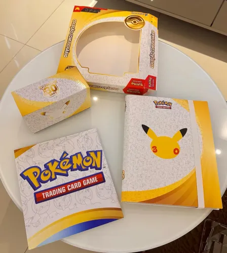 KIT COMEMORATIVO POKÉMON 30 ANOS - COLEÇÃO BASE SET