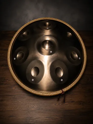 HANDPAN 9 NOTAS ? SEM USO ? KIT COMPLETO Instrumento em estado de novo, acompanhado de bag