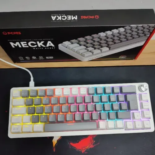 Teclado Mecânico 65% PCYes Mecka White Ghost Switch Red