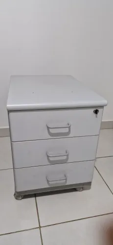 Gaveteiro MDF com gaveta de ferro